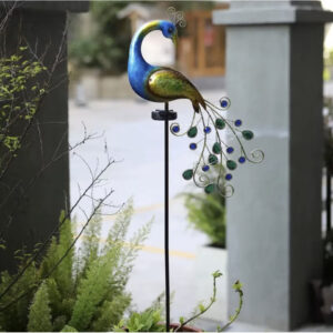 Páva alakú napelemes lámpa